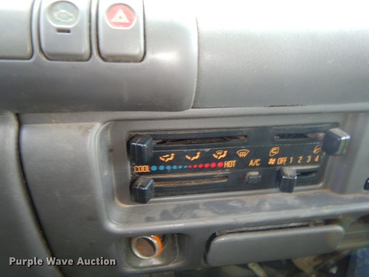 image for item ED9445 1998 Chevrolet Tiltmaster W4 box truck