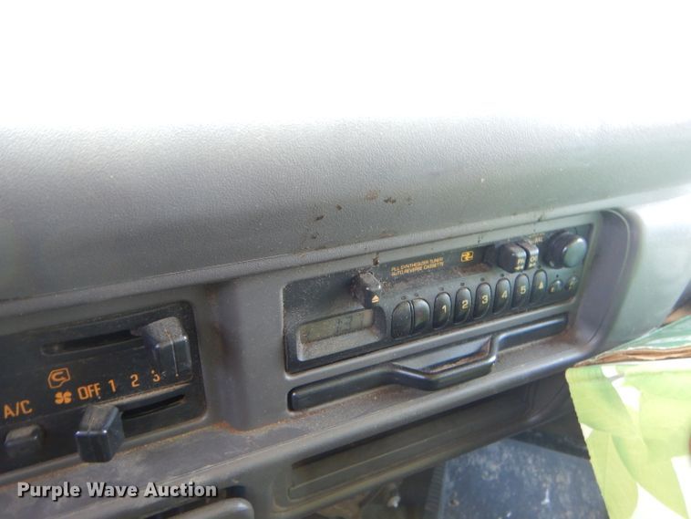 image for item ED9445 1998 Chevrolet Tiltmaster W4 box truck