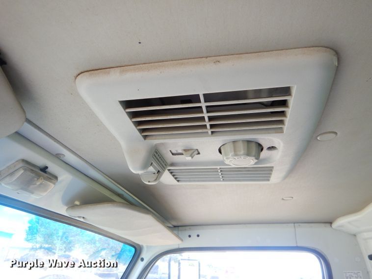 image for item ED9445 1998 Chevrolet Tiltmaster W4 box truck