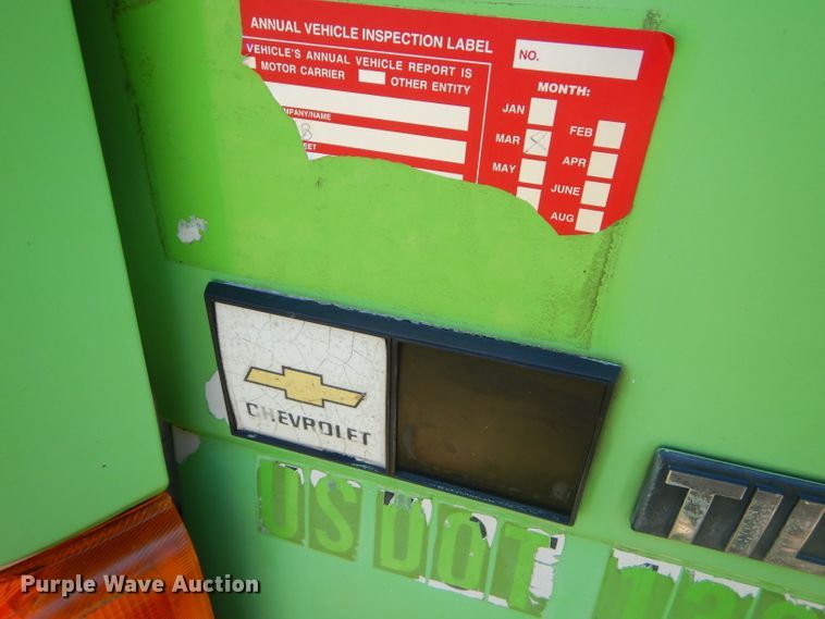 image for item ED9445 1998 Chevrolet Tiltmaster W4 box truck