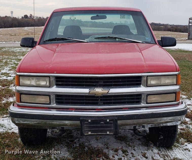 image for item ET9982 1996 Chevrolet K1500 pickup truck