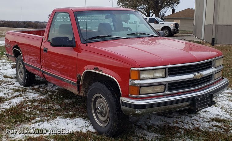 image for item ET9982 1996 Chevrolet K1500 pickup truck