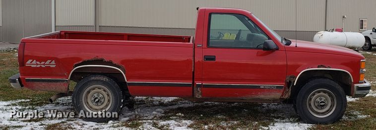 image for item ET9982 1996 Chevrolet K1500 pickup truck