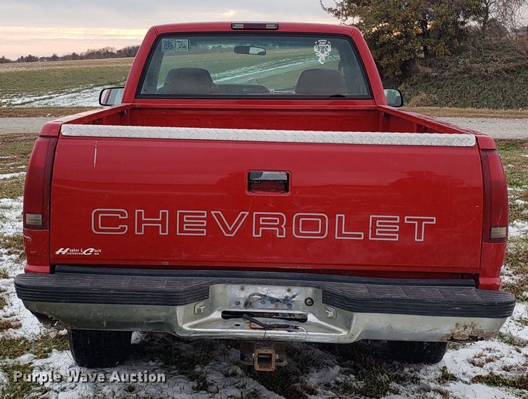 image for item ET9982 1996 Chevrolet K1500 pickup truck