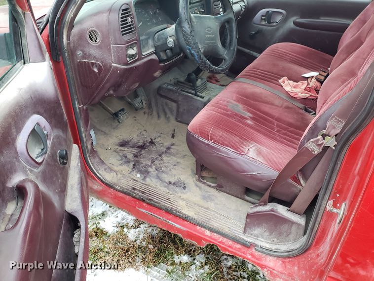 image for item ET9982 1996 Chevrolet K1500 pickup truck