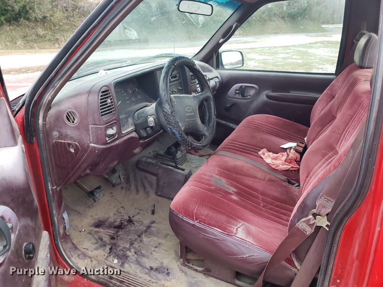 image for item ET9982 1996 Chevrolet K1500 pickup truck