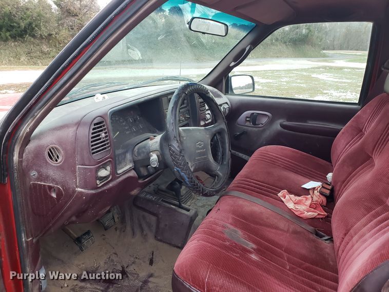 image for item ET9982 1996 Chevrolet K1500 pickup truck