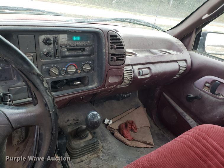 image for item ET9982 1996 Chevrolet K1500 pickup truck