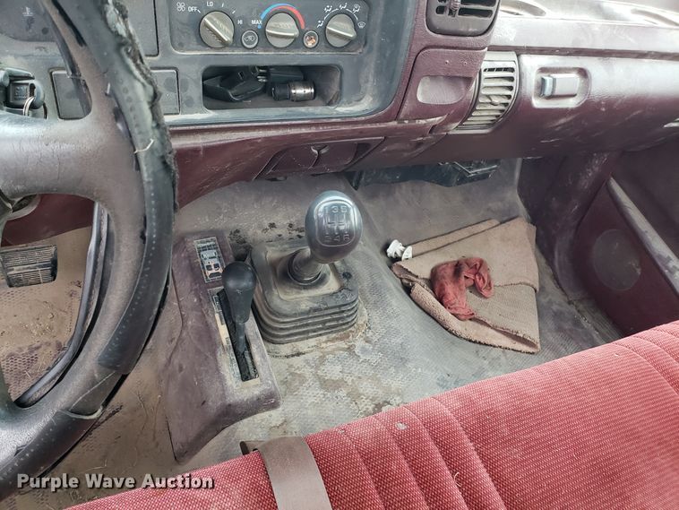 image for item ET9982 1996 Chevrolet K1500 pickup truck