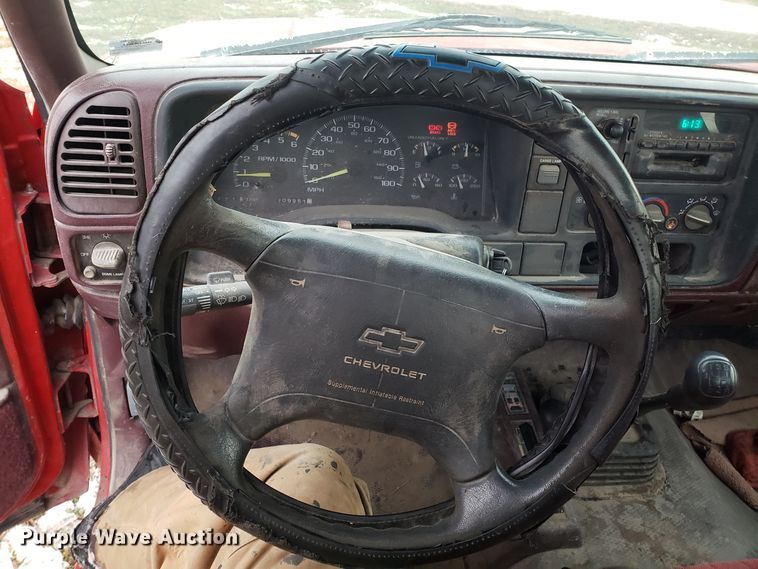 image for item ET9982 1996 Chevrolet K1500 pickup truck