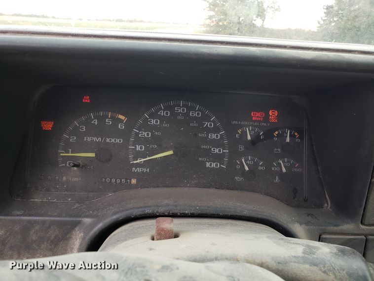 image for item ET9982 1996 Chevrolet K1500 pickup truck