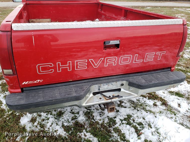 image for item ET9982 1996 Chevrolet K1500 pickup truck