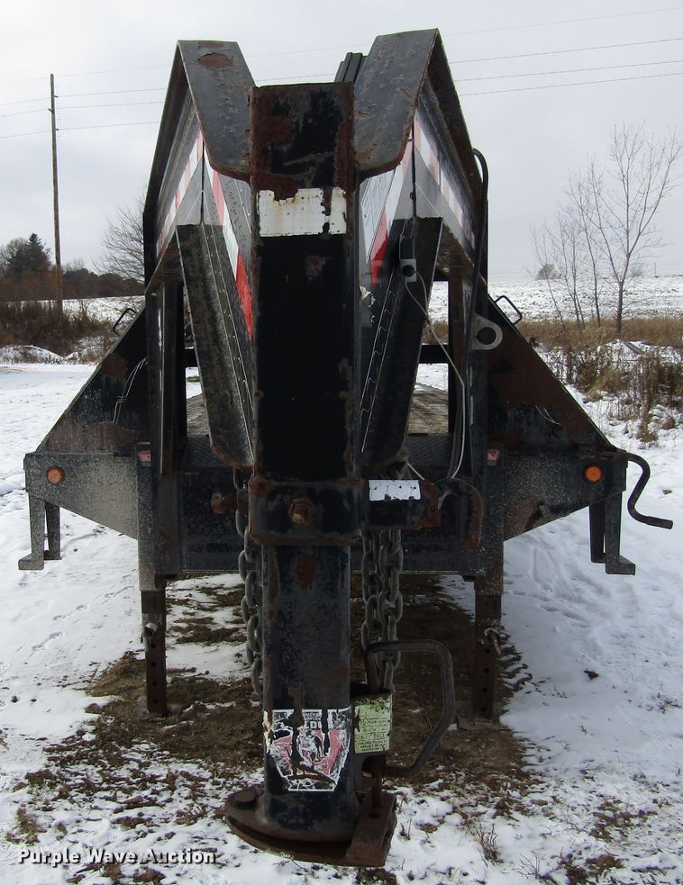 image for item FD9305 2004 PJ Trailers GN362 equipment trailer