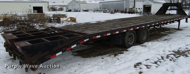 image for item FD9305 2004 PJ Trailers GN362 equipment trailer
