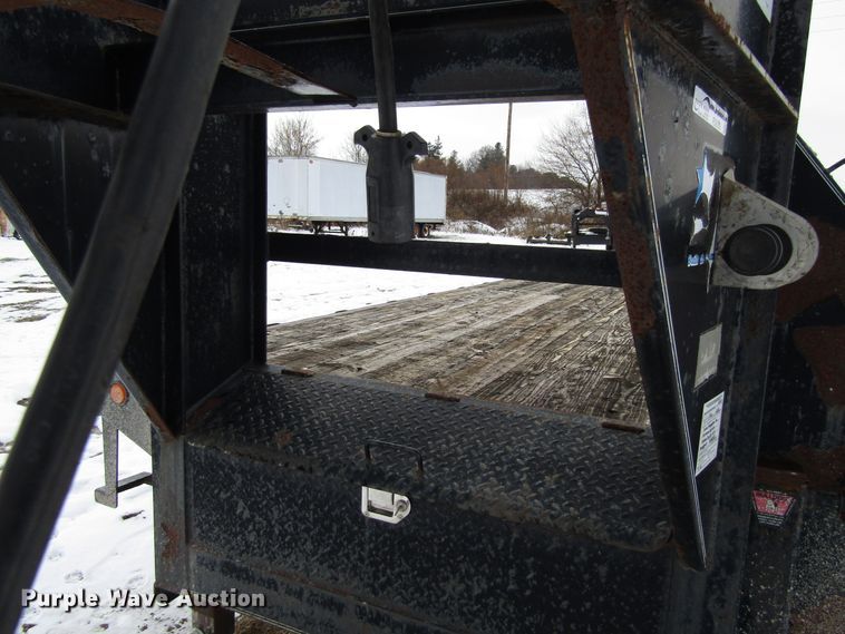 image for item FD9305 2004 PJ Trailers GN362 equipment trailer