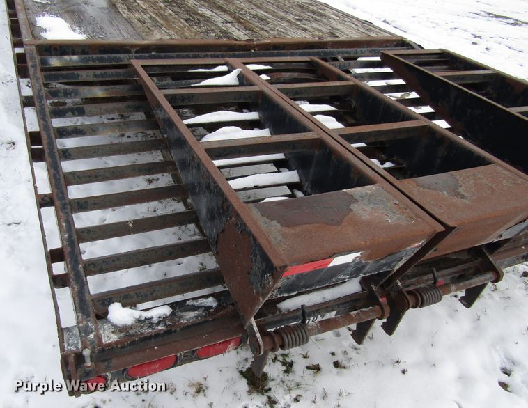 image for item FD9305 2004 PJ Trailers GN362 equipment trailer