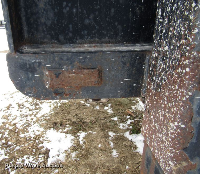 image for item FD9305 2004 PJ Trailers GN362 equipment trailer