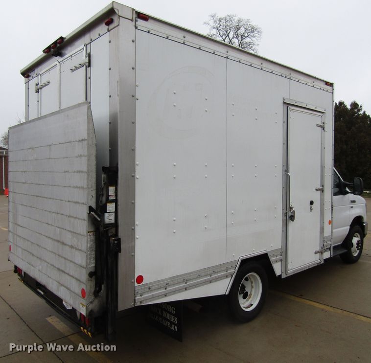 image for item FD9307 2014 Ford E350 Super Duty box truck