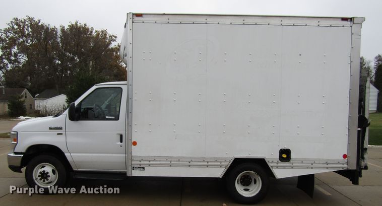 image for item FD9307 2014 Ford E350 Super Duty box truck