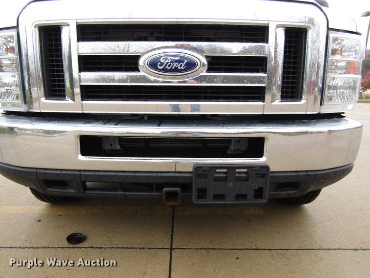 image for item FD9307 2014 Ford E350 Super Duty box truck