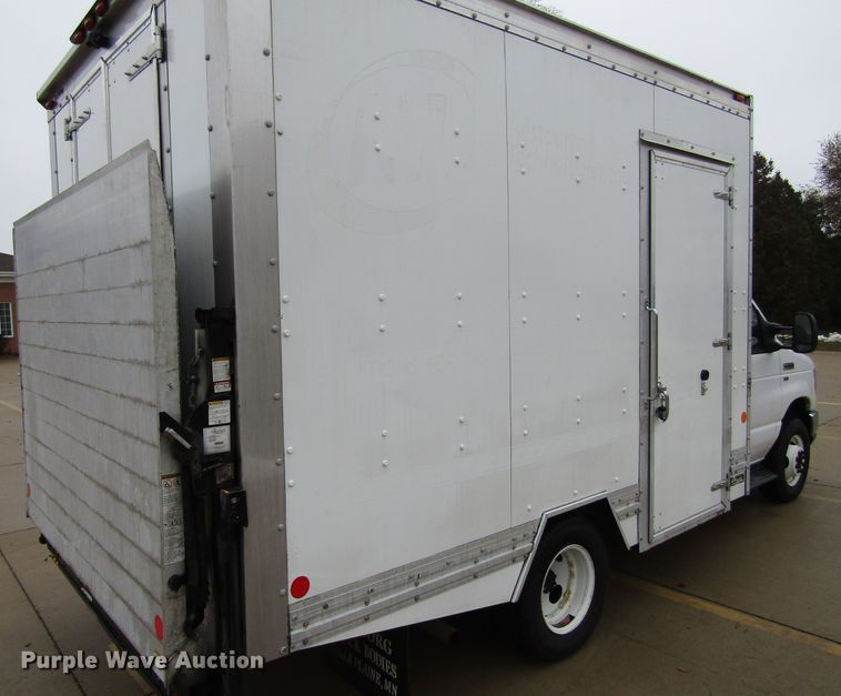 image for item FD9307 2014 Ford E350 Super Duty box truck
