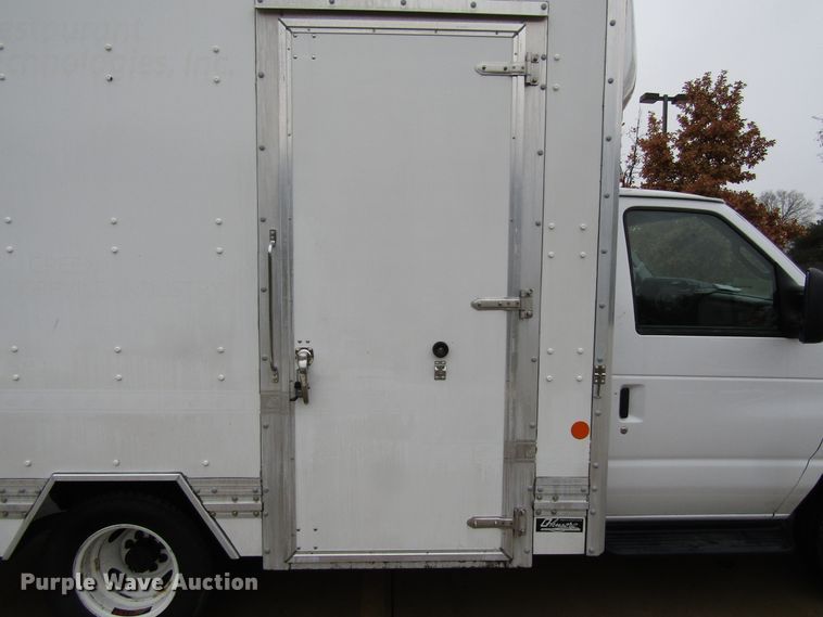 image for item FD9307 2014 Ford E350 Super Duty box truck