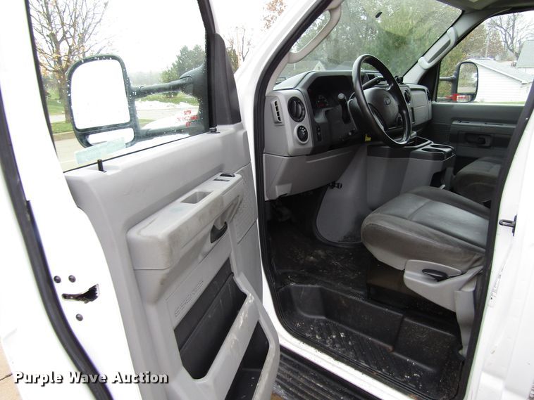 image for item FD9307 2014 Ford E350 Super Duty box truck