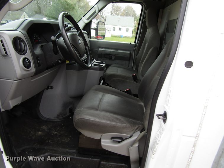 image for item FD9307 2014 Ford E350 Super Duty box truck