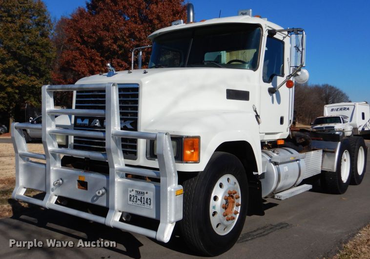 image for item FF9100 2007 Mack CHN semi truck