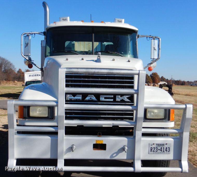 image for item FF9100 2007 Mack CHN semi truck