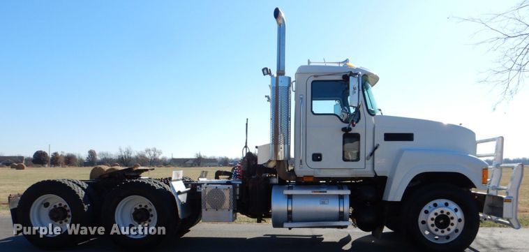 image for item FF9100 2007 Mack CHN semi truck