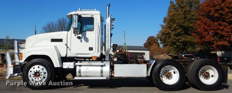 image for item FF9100 2007 Mack CHN semi truck