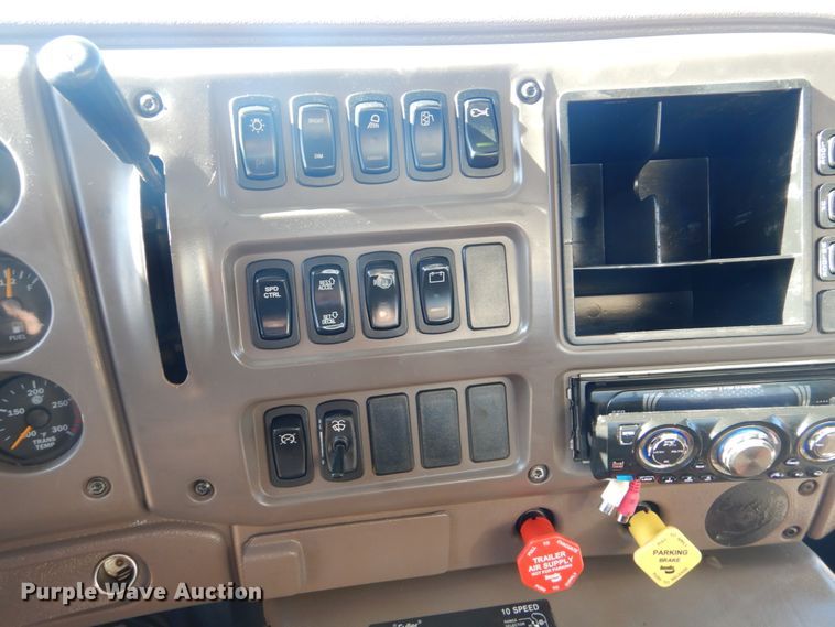 image for item FF9100 2007 Mack CHN semi truck