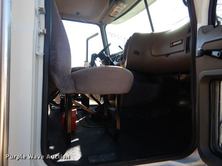 image for item FF9100 2007 Mack CHN semi truck