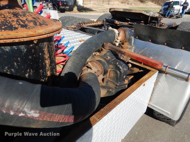 image for item FF9100 2007 Mack CHN semi truck