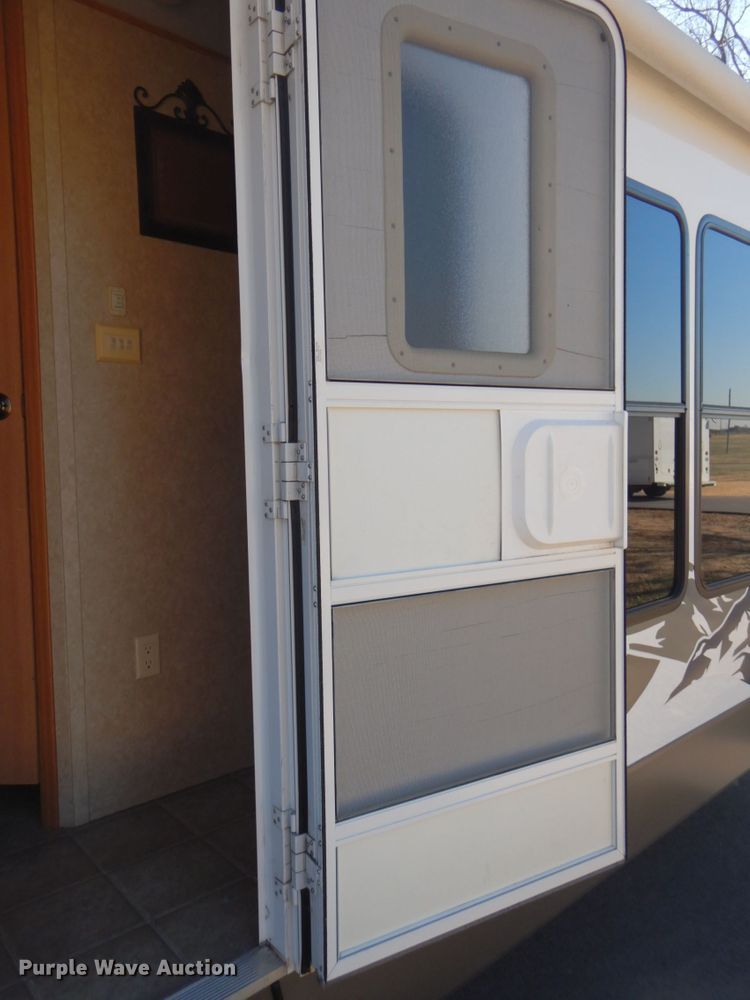 image for item FF9103 2008 Forest River Sierra camper