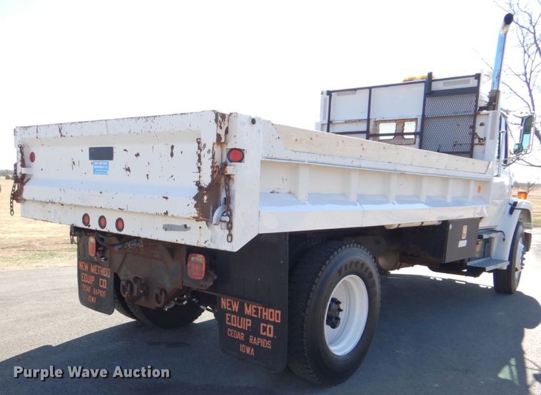 image for item FF9105 1994 Freightliner FL70 dump truck