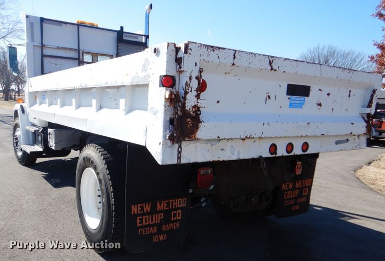 image for item FF9105 1994 Freightliner FL70 dump truck