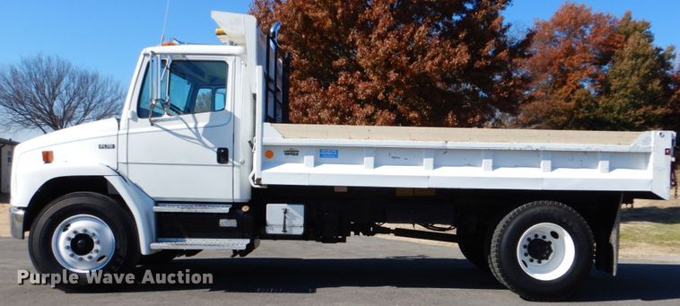 image for item FF9105 1994 Freightliner FL70 dump truck