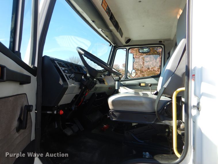 image for item FF9105 1994 Freightliner FL70 dump truck