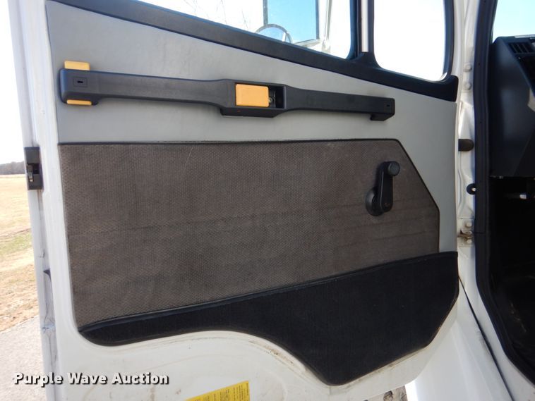 image for item FF9105 1994 Freightliner FL70 dump truck