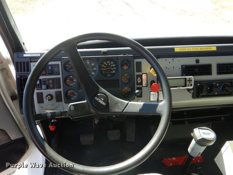 image for item FF9105 1994 Freightliner FL70 dump truck