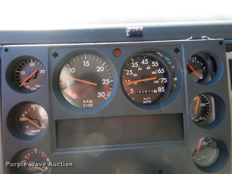 image for item FF9105 1994 Freightliner FL70 dump truck