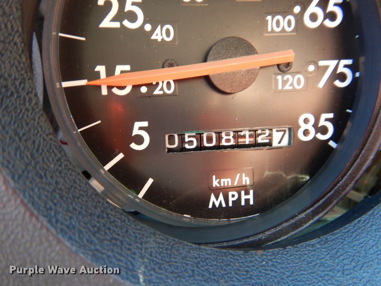 image for item FF9105 1994 Freightliner FL70 dump truck