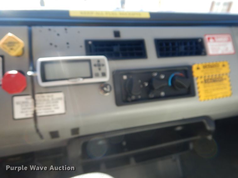 image for item FF9105 1994 Freightliner FL70 dump truck