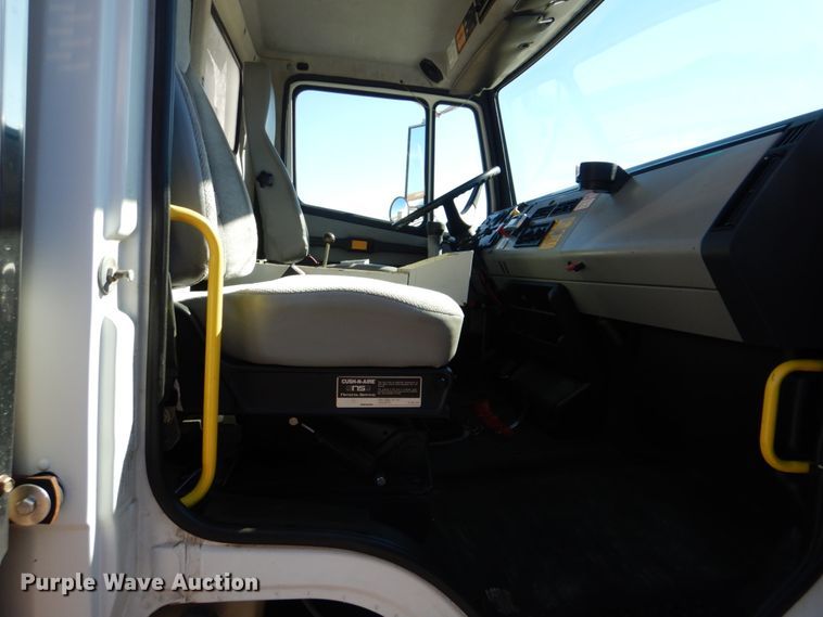 image for item FF9105 1994 Freightliner FL70 dump truck