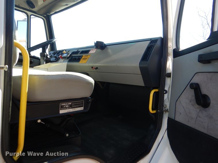 image for item FF9105 1994 Freightliner FL70 dump truck