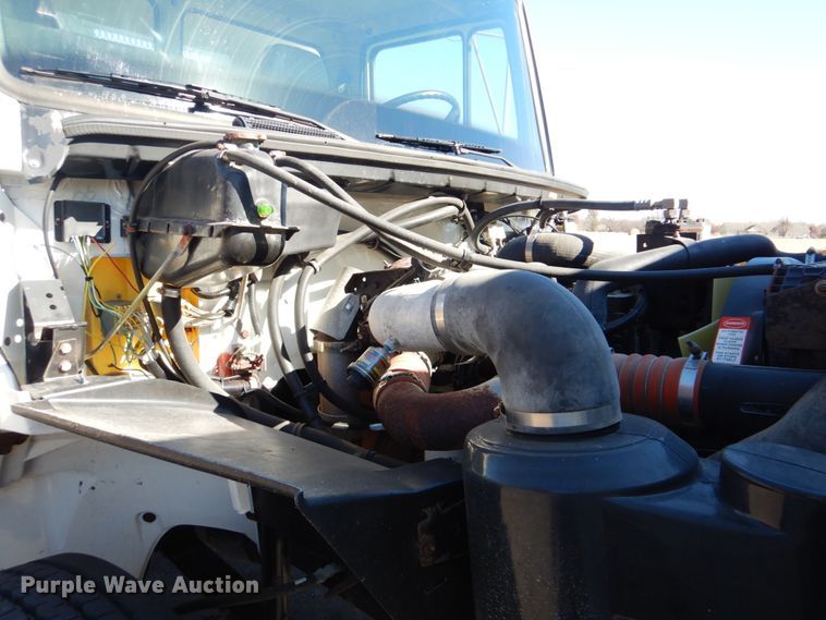 image for item FF9105 1994 Freightliner FL70 dump truck