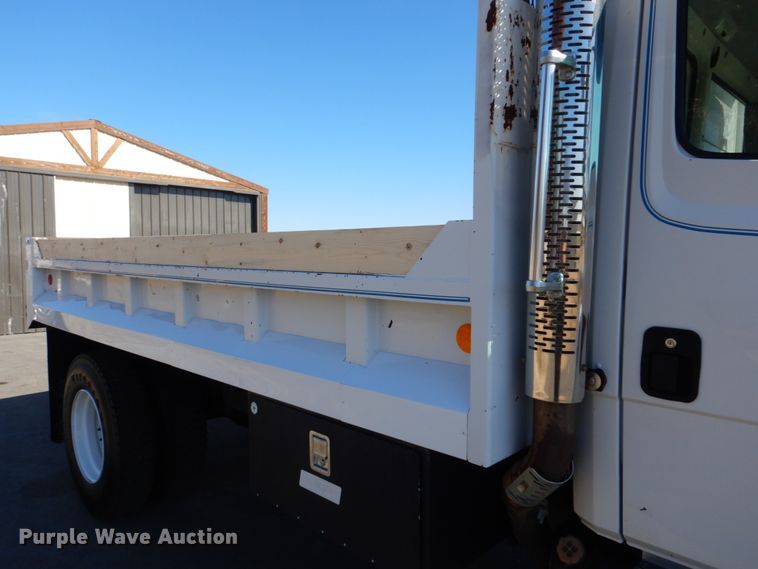 image for item FF9105 1994 Freightliner FL70 dump truck