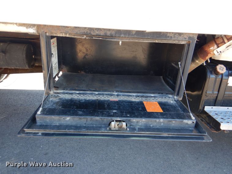 image for item FF9105 1994 Freightliner FL70 dump truck